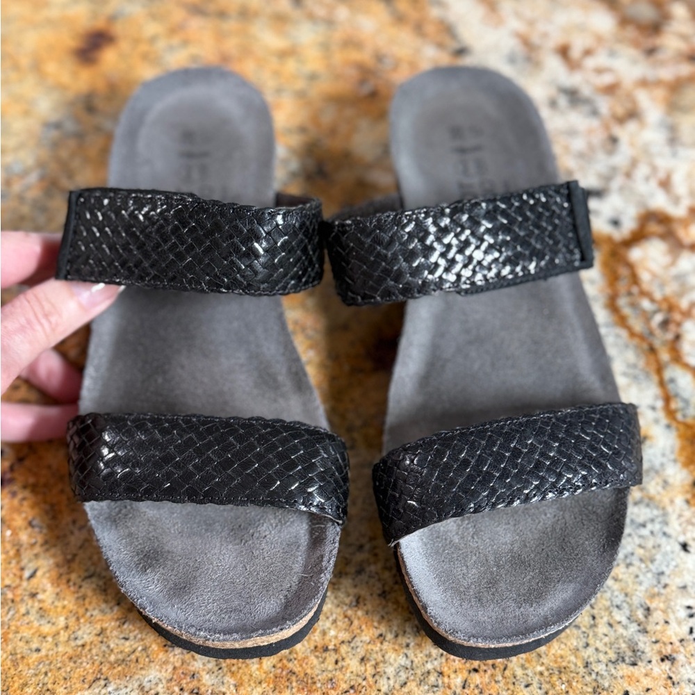 Like New  Naot Blake Black Velvet Nubuck Comfort Sandal Sz 38